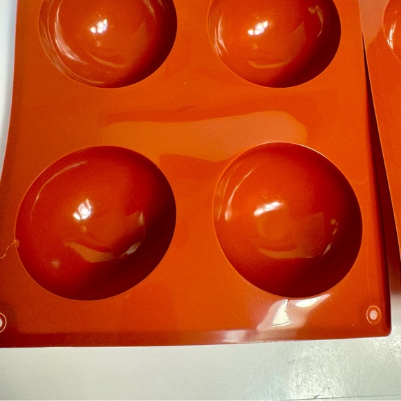Lot of 2 red round silicone molds Chocolate Bombs/Baking Candy Molds. - Picture 3 of 8